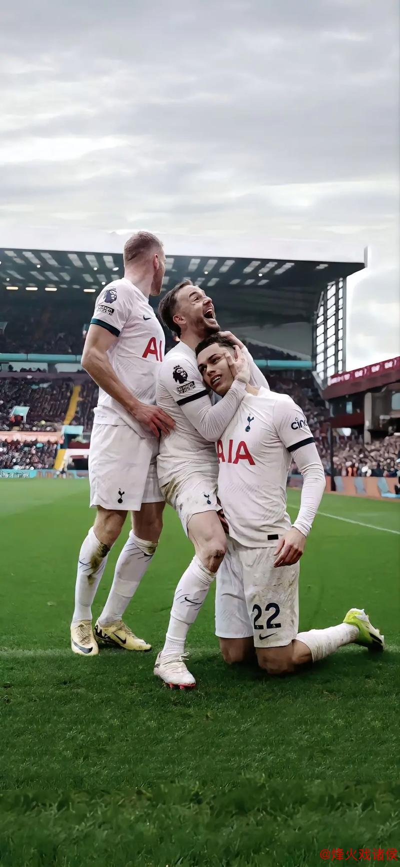 6万人前，33岁孙兴慜含泪挥别热刺：10年太短，希望你们别忘掉我