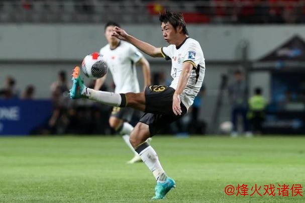 国足定位球特训缺关键左脚 申花中场暂不离队