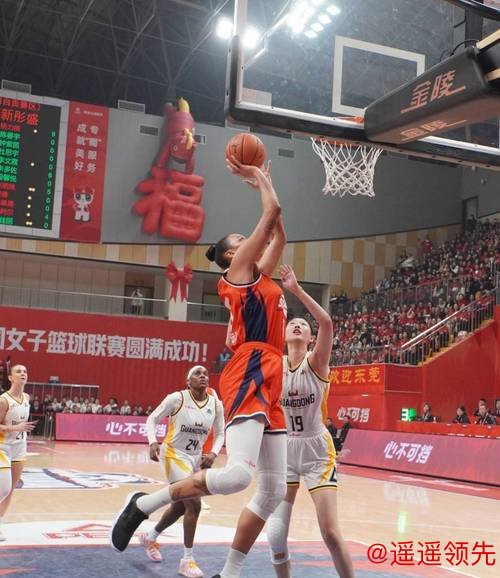 坎贝奇“两双”带领四川女篮力克WCBA领头羊